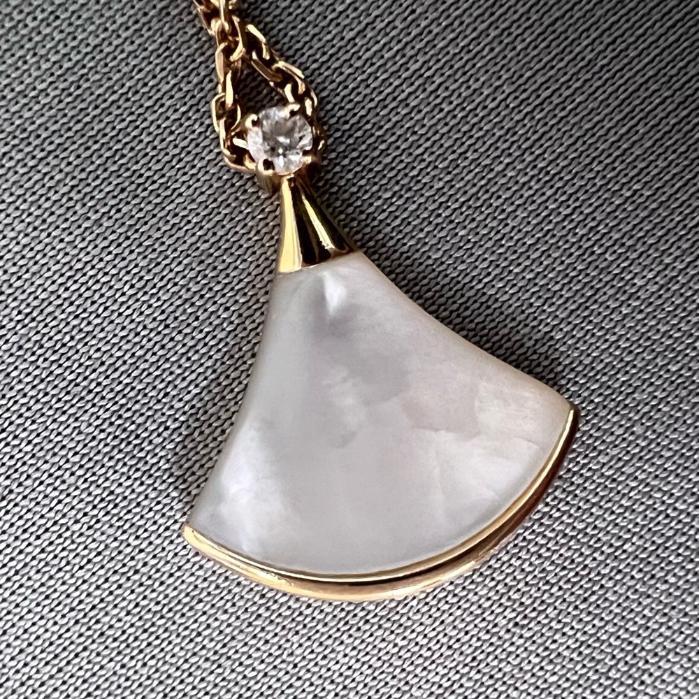 BVLGARI Divas' Dream 18 kt rose gold pendant necklace with chain